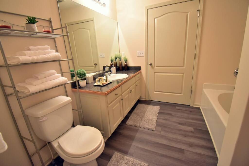 Cozy Renovated Winder Townhouse Traveller Awards 2025 Winner Ngoại thất bức ảnh