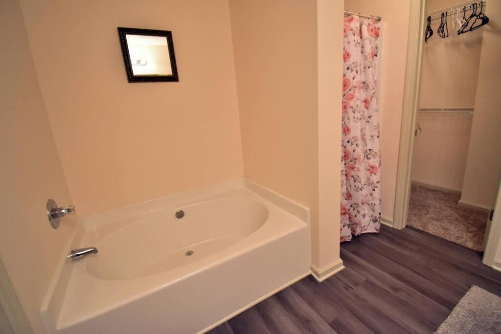 Cozy Renovated Winder Townhouse Traveller Awards 2025 Winner Ngoại thất bức ảnh